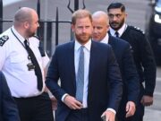 O rei Charles não conheceu o rei Charles não conheceu Charles, mesmo depois de chegar ao Reino Unido para a Guerra Jurídica