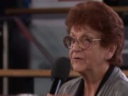 Tanto Antony Albaniz quanto Peter Dton foram mantidos em seu lugar fazendo perguntas estritas sobre uma questão divisória durante o debate por um ‘australiano médio’