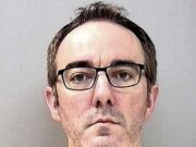 ‘Fingindo ser seu perseguidor’ antes de matar a esposa com o entrevistador policial legal do marido para chorar