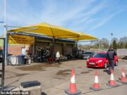 Impossível casa da aldeia inglesa no leste da Europa Gangues Morning Pound Cocaína Império