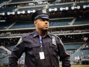 Caros Detetives matados a tiros após um acidente de carro noturno profundo com passageiro misterioso