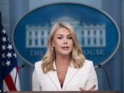 As palavras de Karoline Levit Nancy Pelo voltaram para o rosto na explosão aduaneira da China de Trump