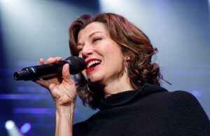 O vencedor do Grammy luta para salvar a igreja estabelecida por seu ancestral, depois de descobrir o que está realmente acontecendo dentro