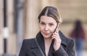 Petite Blonde Gel Boss um par de chinelos de chefe Hugo e suas drogas foram derrubadas pelo DNA do amante do chefão