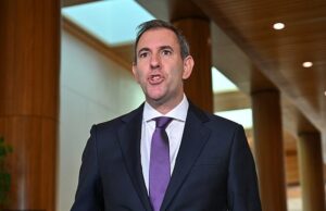 O tesoureiro Jim Challars pede uma crise urgente sobre as principais autoridades econômicas das tarifas de Trump