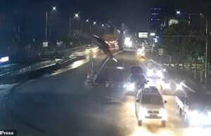 O motorista dos momentos maravilhosos de uma ponte incompleta de 40 pés depois de ser distraído pelo Google Maps – incluindo um Miracle Landing