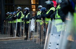 Família -tumultos à direita que foram presos por ‘desordem irracional e demolon’ durante o tumulto