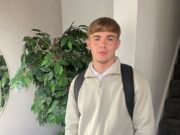 O herói do momento resgata seu vizinho idoso do incêndio da casa – enquanto espera pelo McDonalds em sua noite profunda