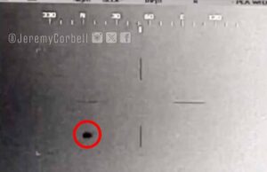 Os OVNIs infames de tick tack retornaram ao tocante novo clipe mostra um marinho marinho americano chocante depois que o mar nasce do mar