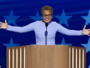 O prefeito incorporado de LA Karen Bus Por que o ônibus pode soprar durante a próxima eleição, apesar da resposta ardente