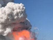 A bateria dos momentos dramáticos explode os detritos ardentes na explosão de incêndio – como Blaz atinge a planta de reciclagem pela segunda vez