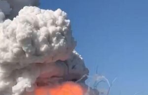 A bateria dos momentos dramáticos explode os detritos ardentes na explosão de incêndio – como Blaz atinge a planta de reciclagem pela segunda vez