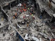 Ouça o luto de partir o coração e a escuta de gritos enquanto algumas dezenas de boates desabaram as boates morreram nas ruínas da boate