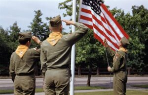 Leia as cartas comoventes dos escoteiros censuráveis porque eles têm medo de morrer ‘nunca amar ou abraçar’