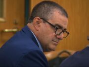 Os alunos dão detalhes sobre a doença do treinador nu ‘testes de gordura’ para os estudantes ‘jogadores de estrela do basquete:’ Eu a vi protuberante ‘