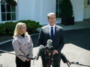 Trump exatamente por que ele deu uma pausa tarifária de 90 dias e sempre fazia parte de seu plano se ele fazia parte de seu plano