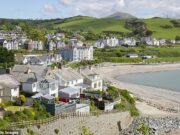 O popular pôr do sol da praia do Reino Unido lançou uma caçada humana depois que a mulher ‘abusou sexualmente’