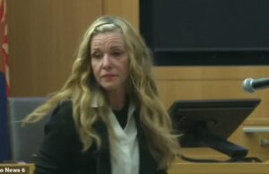 Sorrindo um tapa no tribunal para ‘Mum “Lori Valo com o namorado do marido mata