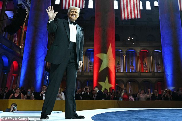 Restaurações de restrição de Wall Street: Alguns dias após enormes perdas, o preço das ações na parte de trás da caverna de Donald Trump é foguete