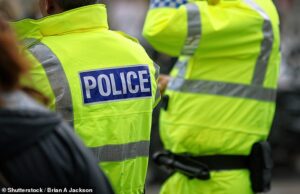 Uma das maiores forças policiais da Grã -Bretanha explodiu na variedade de variedades que ‘incentivou as pessoas a se inscrever para’ qualquer GCSE e Little English ‘