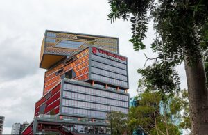 A principal violação de dados na Universidade Australiana revela os detalhes pessoais de 10.000 estudantes porque a postagem horrível aparece na Web horrível