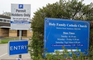 A igreja estourou a fila impura assim que a câmera de matrícula instalar para parar o não pagamento da igreja usando seu estacionamento