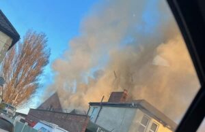 O clube masculino que trabalha em todo o Monty foi queimado no chão com um ataque de disparo