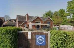 A reação de raiva dos pais quando a escola anunciou planos de desligar a ‘pressão financeira’ no início da sexta -feira