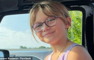 Cuidando -se menina, 10 anos -Cuidado com o insulto, que tentou reclamar dos agressores, depois se matou