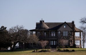 A fábrica do Texas da Luxery Label é de US $ 2.700 segredos agendados para bolsa Louis Viton