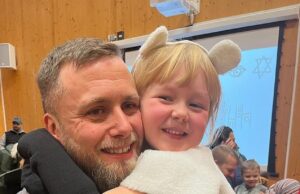 Seu pai ‘brilhante’, 36 anos, uma questão de seis anos de ano após o aprendizado foi dada à morte cerebral pela meningite que começou como infecção por ouvido