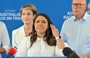 Jacinta Price Trump balança a promoção das eleições da gaff – como pinos de trabalho agradáveis