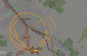 A polícia armada reclamou que um banco havia arrebatado um banco em uma enorme reviravolta para o pai enquanto fugia com seus três filhos