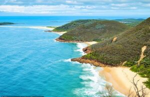 Pulse matou um nadador depois que eles foram arrastados do surf e o outro estava lutando por sua vida