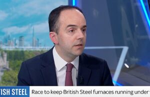 Os fornos de aço britânicos podem sair porque o trabalho não pode transferir o carvão de 40 quilômetros? Os ministros se recusam a garantir que a fábrica da Scantorp ainda será armazenada com uma importante remessa para a doca – e lutar para obter mais matéria -prima