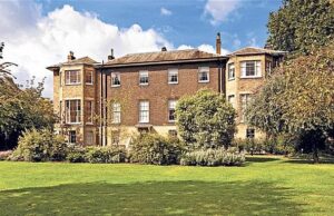 O promotor imobiliário bilionário Christian Candy ganhou US $ 2 milhões do HMRC após uma luta judicial com um contribuinte £ 68 milhões da mansão georgiana