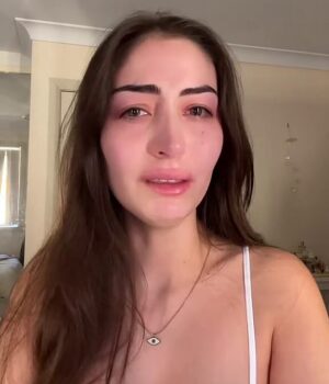 97362843-14619771-Lorin_Deveaux_21_shared_a_tearful_video_to_TikTok_explaining_she-a-24_174483952278.jpeg
