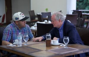 O senador democrata finalmente se encontrou com o ‘homem de Maryland’ de El Salvadore quando foi exilado por Trump