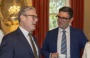 Os eleitores pressionam o prefeito de Manchester, Andy Bernham, para tornar os cuidados Starmar um sucesso – com Angela Rynar surpreendida ao liderar
