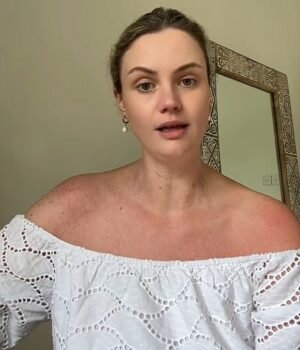 97476025-14628761-Mia_Findlay_pictured_an_eating_disorder_recovery_coach_took_to_s-a-33_174511391638.jpeg