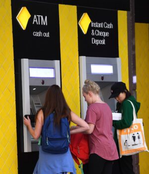 97544309-14637671-A_Commonwealth_Bank_customer_has_revealed_how_the_bank_shut_down-a-19_174538147302.jpeg