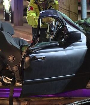 97647017-14643973-A_police_chase_through_south_west_Sydney_ended_when_the_getaway_-a-70_174550476239.jpeg