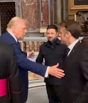 97731649-14651157-Before_Donald_Trump_s_meeting_with_Zelensky_French_President_Emm-a-53_174569559694.jpeg