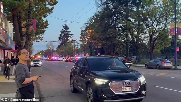 O motorista do SUV matou múltiplos como motoristas de SUV na enorme multidão se reuniu para o festival de rua, enquanto a polícia revela detalhes horríveis