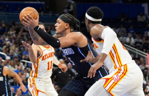 Magic Turn Hawks contém 33 pontos e 10 rebotes de volta como 119-112