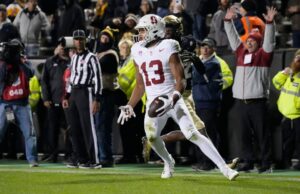 Desenhando o rascunho da NFL excluindo 49 pessoas em Stanford