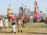 Fique no lado engraçado da tenda médica nesta temporada de festivais