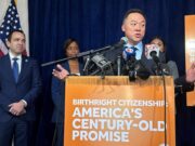 AAPI Adultos de muitos idosos descendentes estrangeiros são difíceis sobre a imigração