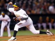 O telhado nigclab dominicano do libeador desabou no antigo Oakland