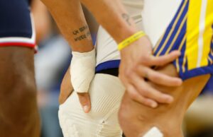 Steff Curry, de Warriors, Jimmy Butler, enfermeira, entra no jogo em lesão